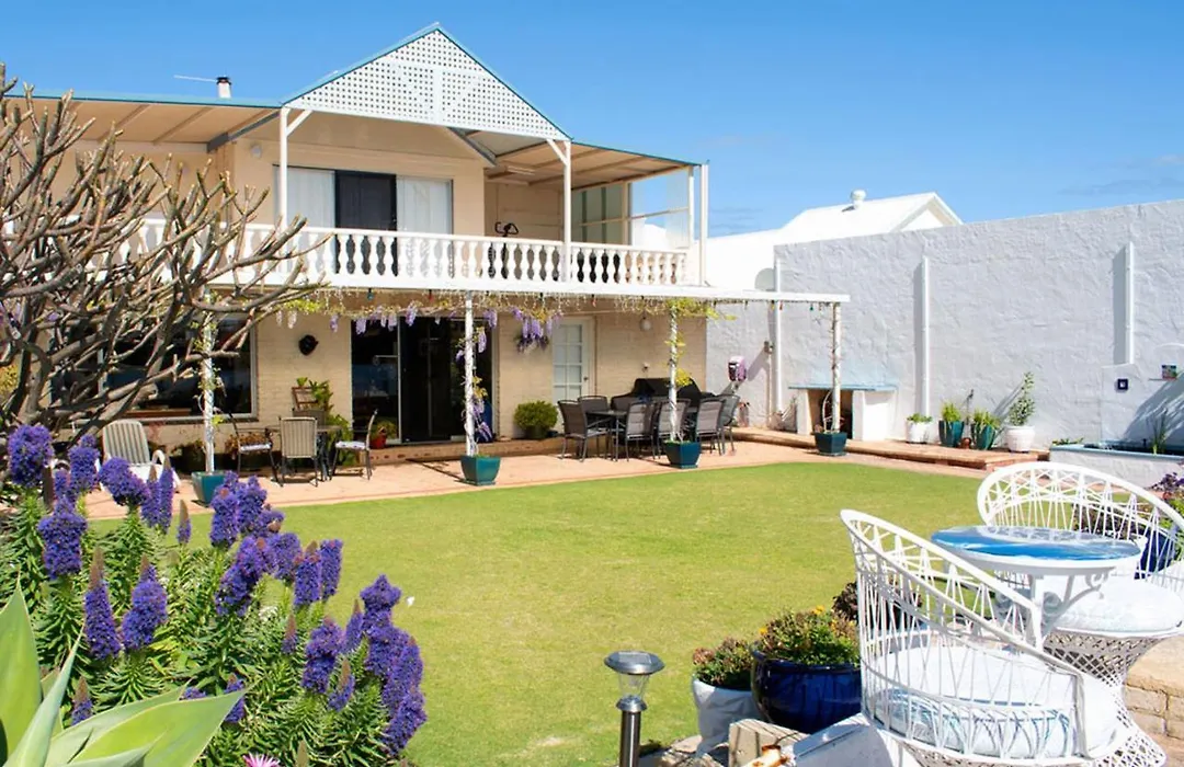 Boathouse Bunbury Bed & Breakfast-1